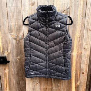 The North Face 550 down filled Charcoal Quilted Vest Size Small